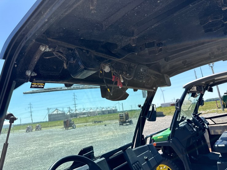 2023-john-deere-gator-image-18