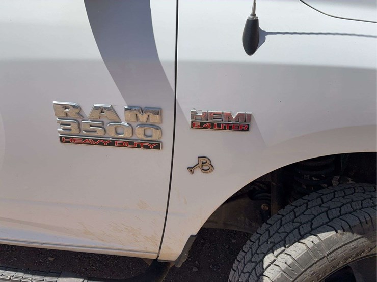 2015-ram-3500-laramie-image-47