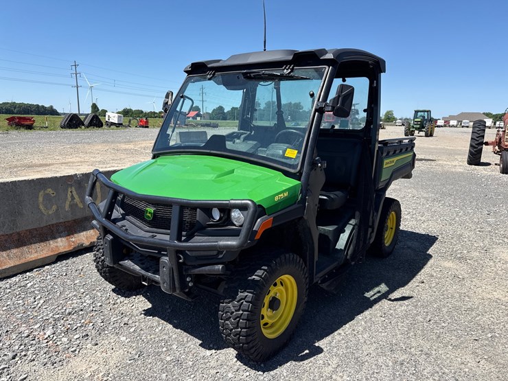 2025-john-deere-gator-image-1