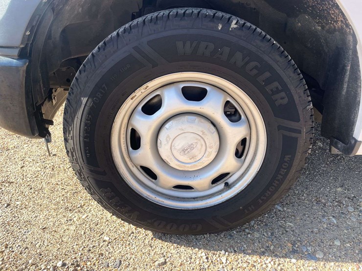 2016-ford-f150-xl-image-18
