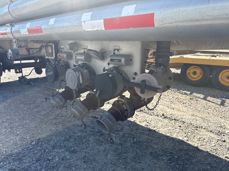 #42730-•-1996-weld-it-s/a-5400gal-fuel-trailer-1w9t23269tl010011-inv#-42730-image-32