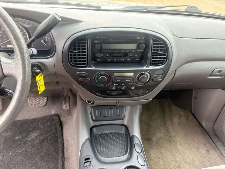 2006-toyota-sequoia-image-16