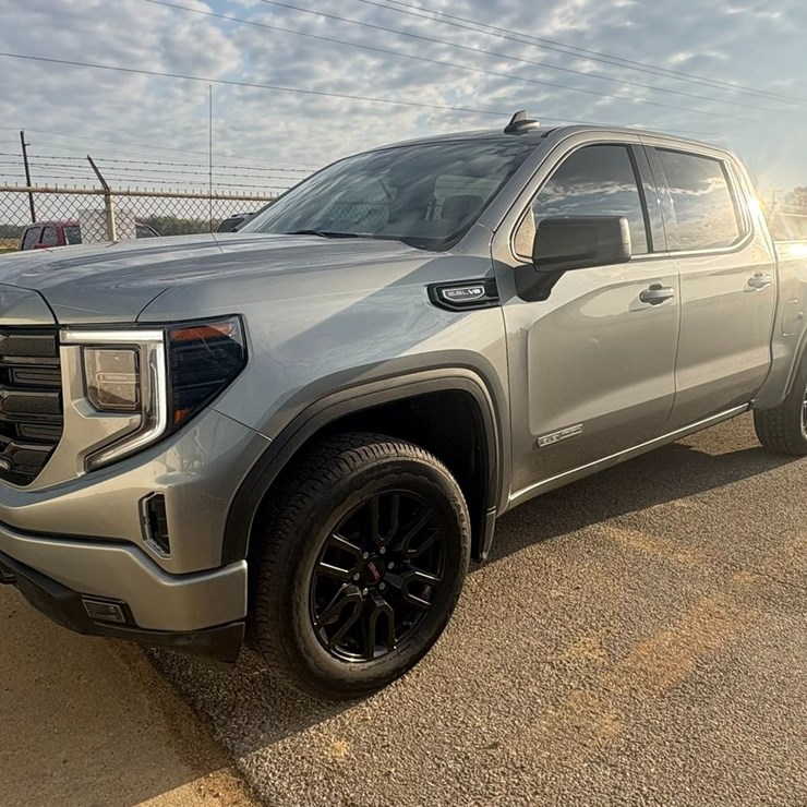 #42112 • 2023 Chevrolet Sierra 4x4 Pickup VIN: 1GTUUCED1PZ209482