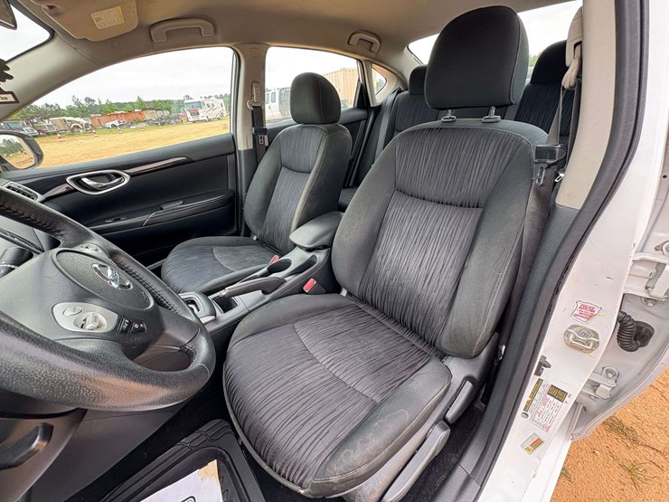2019-nissan-sentra-sv-4-door-sedan-(150,420-miles)-image-17