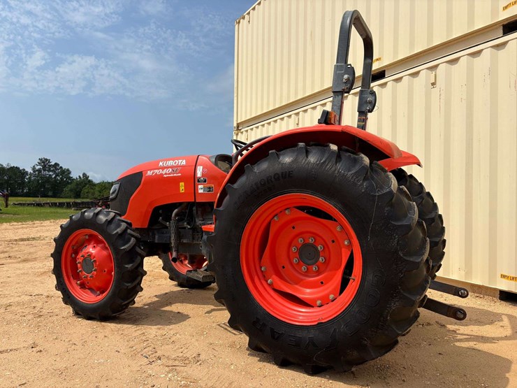 2013-kubota-m7040-image-2