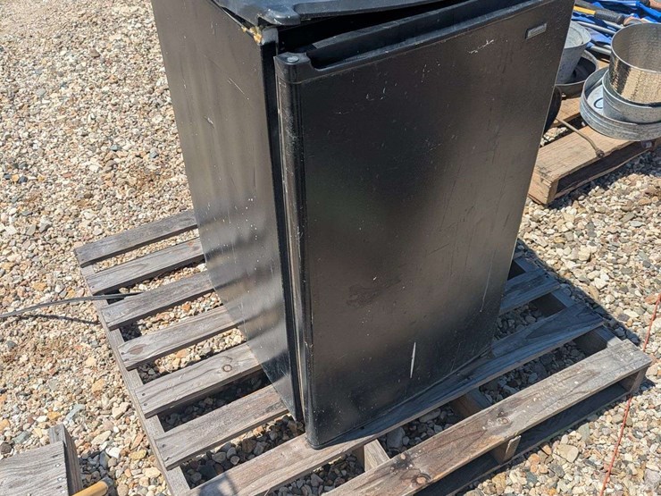 used-mini-fridge-image-4