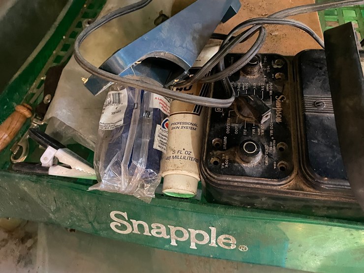 #1861-•-metal-hanging-wire-shelving-rack-and-snapple-rack-image-12