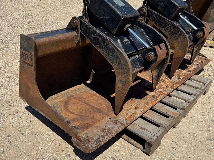 2017-cat-78"-heavy-duty-skid-steer-grapple-bucket-image-1