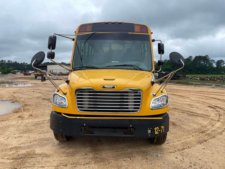 2012-freightliner-b2-image-5