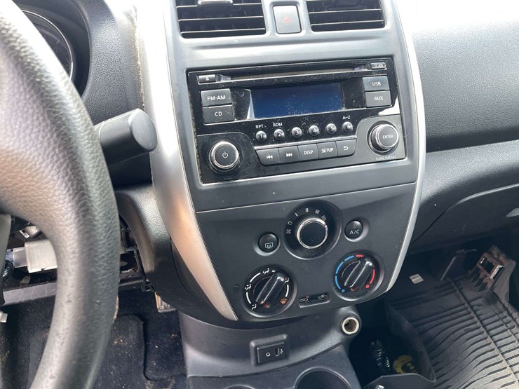 2017-nissan-versa-sv-4-door-sedan-(191,051-miles)-image-13