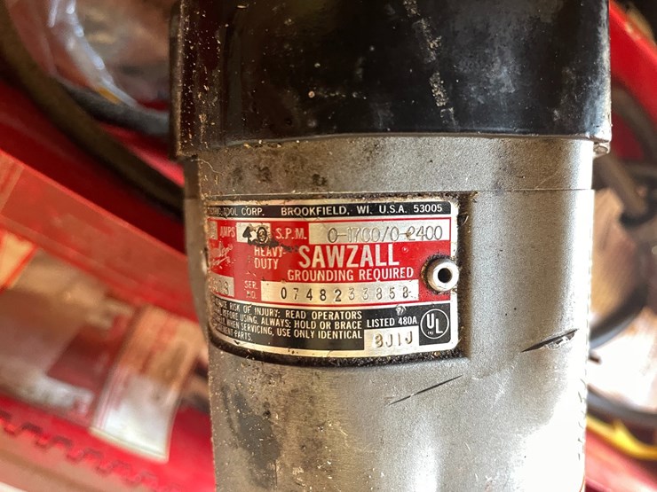 #1837-•-milwaukee-heavy-duty-sawzall-image-15