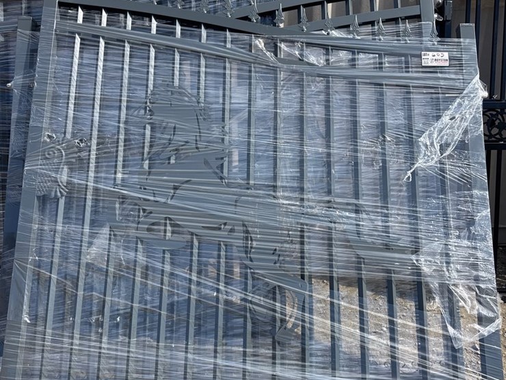 #605-•-two-swinging-gates,-14-feet-total-with-horses-image-1
