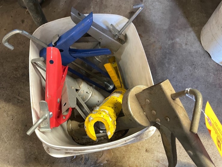 #1870-•-(9)-caulk-guns-image-2