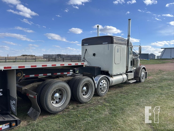 2006-freightliner-fld132-classic-xl-image-3