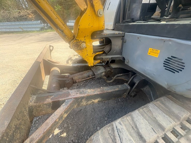 new-holland-e50b-image-42