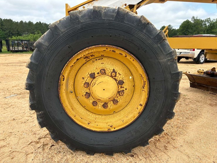 caterpillar-120-image-8