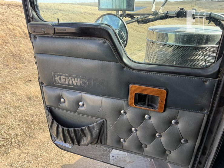 2001-kenworth-w900-image-68