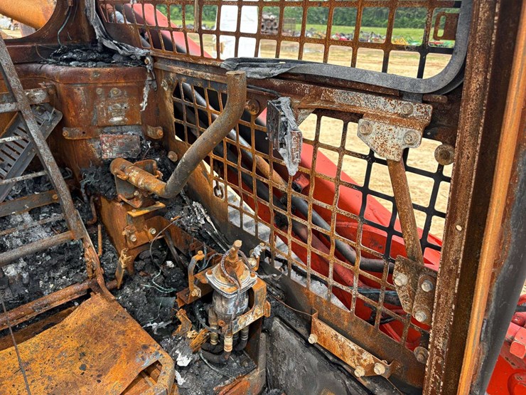 2024-kubota-svl97-2-image-12