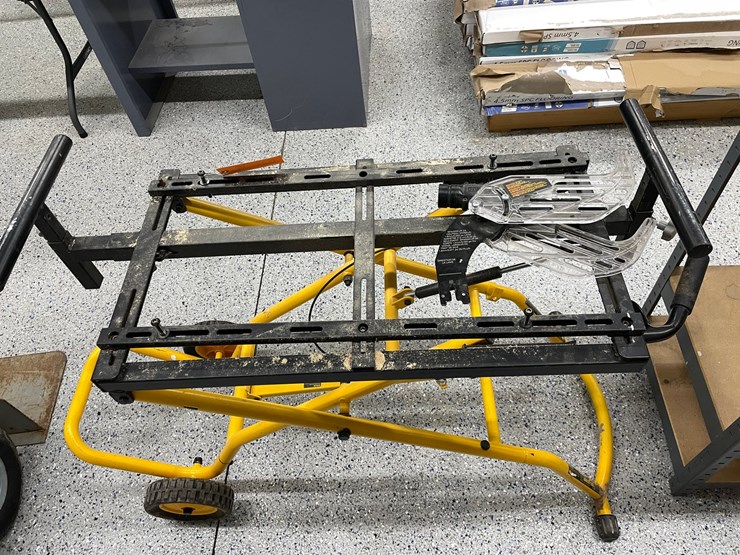#8542-•-dewalt-rolling-miter-saw-stand-image-7