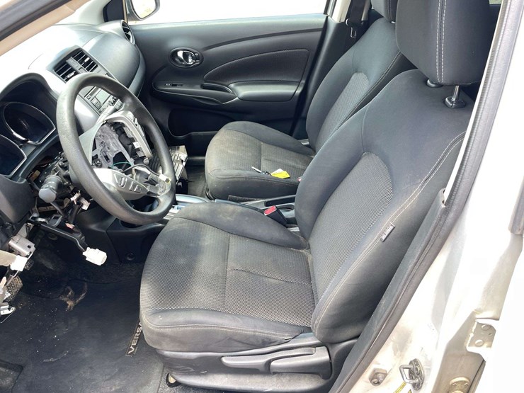 2017-nissan-versa-sv-4-door-sedan-(191,051-miles)-image-10