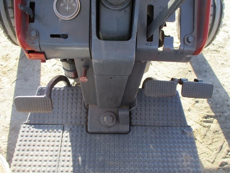 massey-ferguson-ag-tractor,-image-10