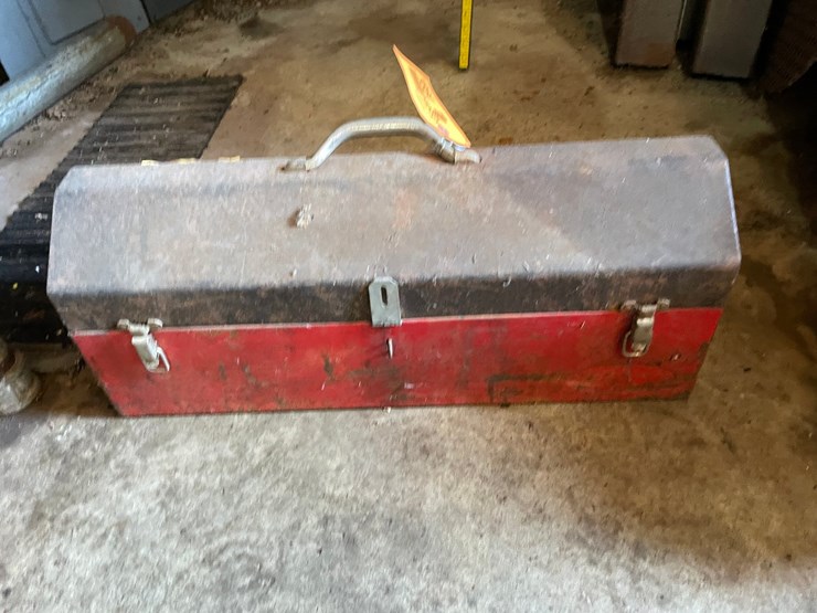 #1864-•-metal-toolbox-and-tire-chains-image-1