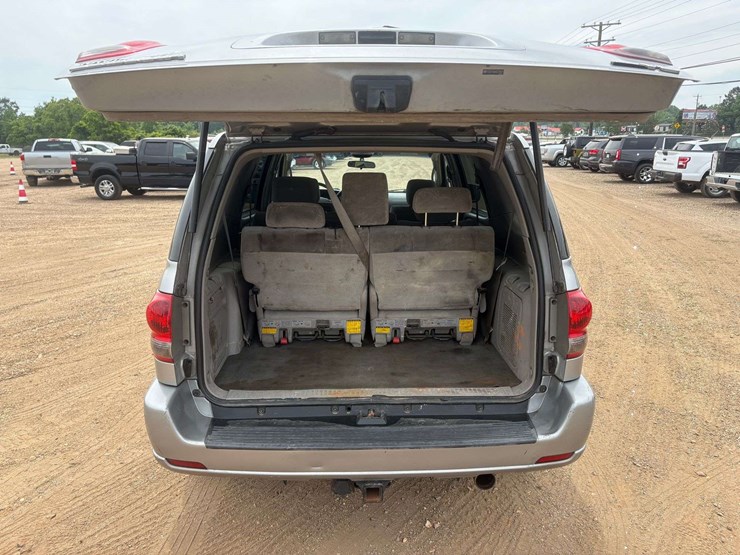 2006-toyota-sequoia-image-19