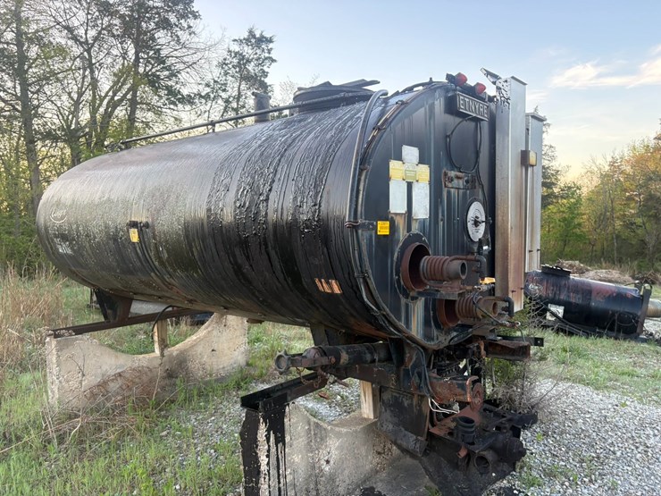 #23971-•-etnyre-17'-asphalt-tanker-image-2