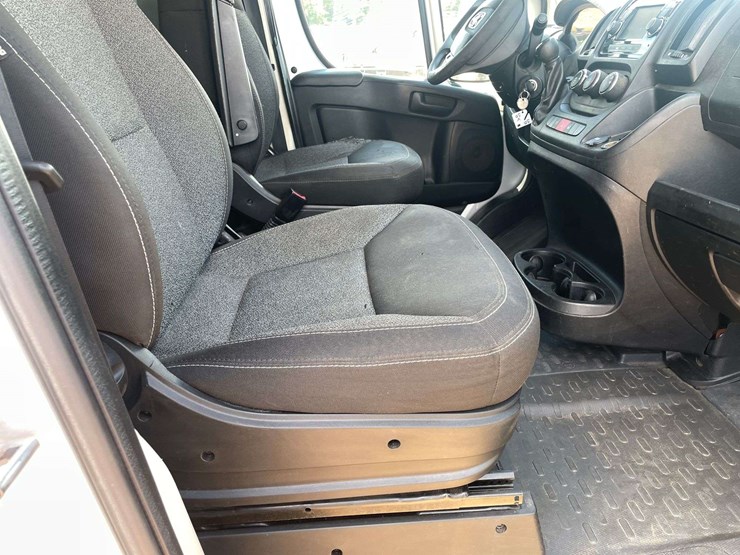 2018-ram-promaster-2500-image-17