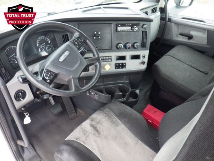 2019-freightliner-cascadia-126-image-17