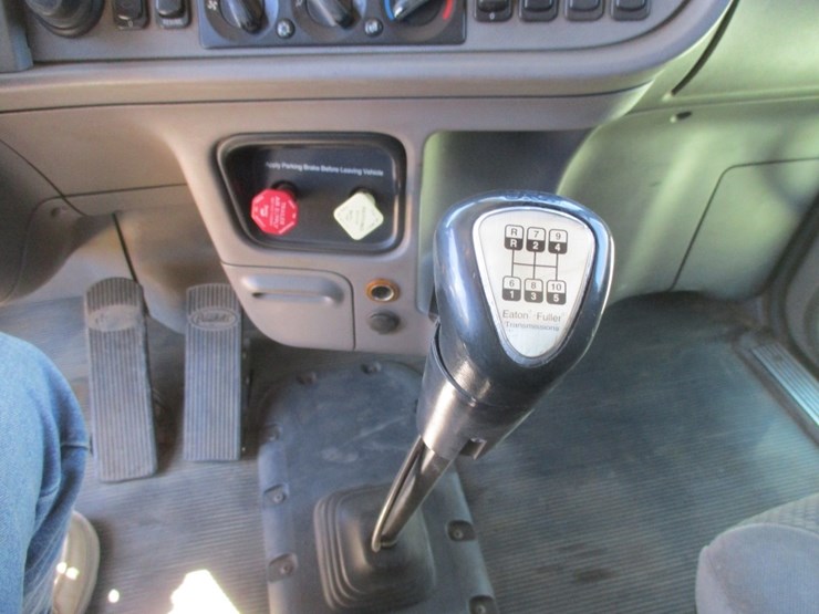 2012-peterbilt-386-image-11