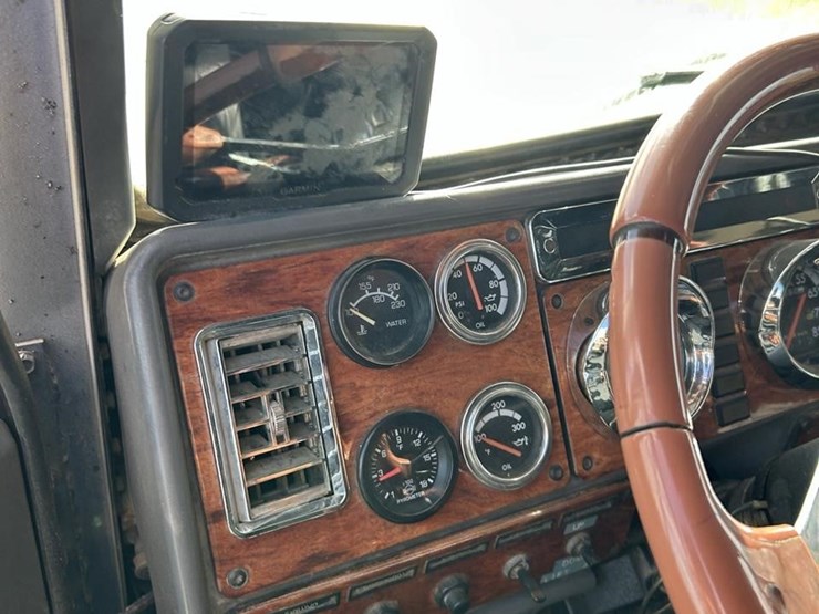 2006-freightliner-fld132-classic-xl-image-53