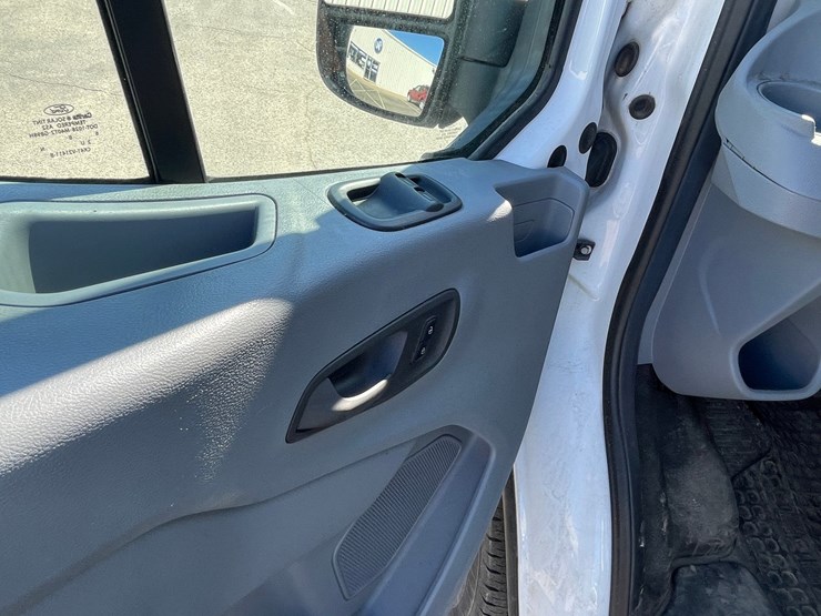 2016-ford-transit-image-13