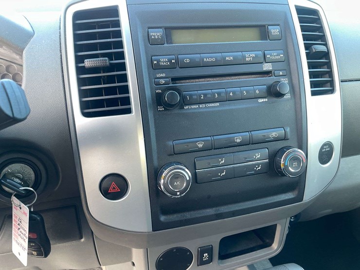 2012-nissan-frontier-sv-image-13