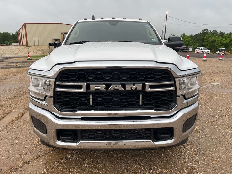 2020-dodge-ram-3500-image-5