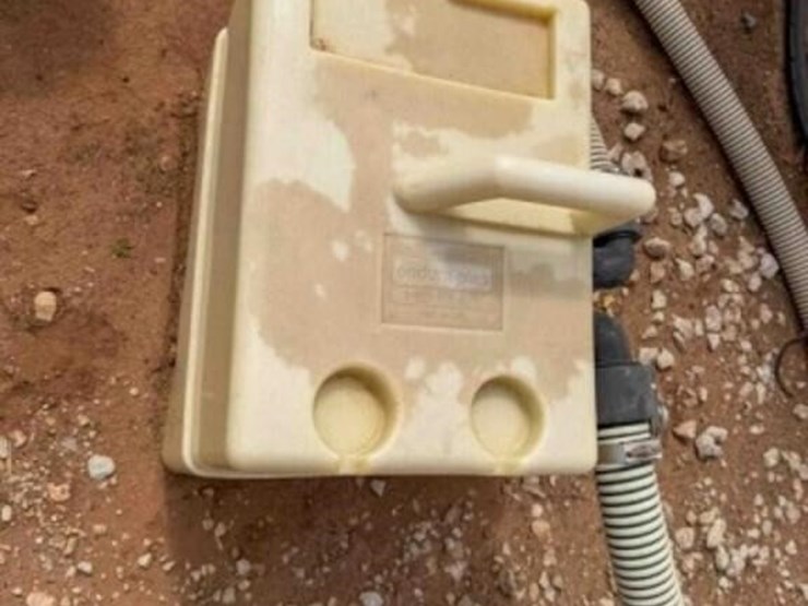 1350-gallon-poly-tank,-inductor,-pump-image-2