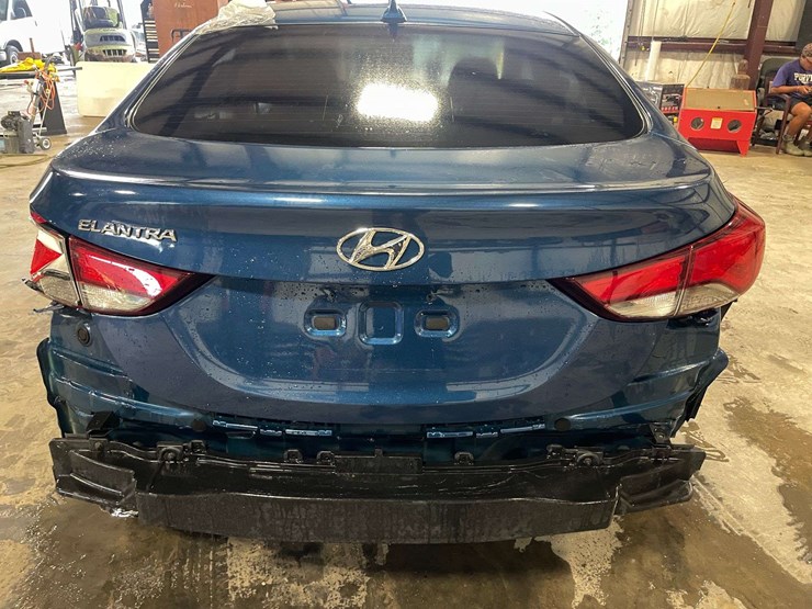 2016-hyundai-elantra-4-door-sedan-(99,032-miles)-wrecked-image-6