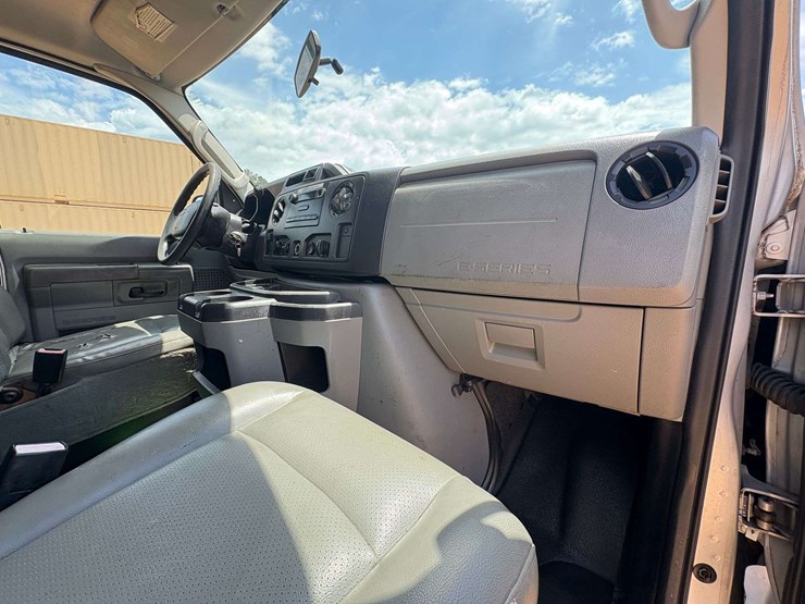 2009-utility-van-image-24