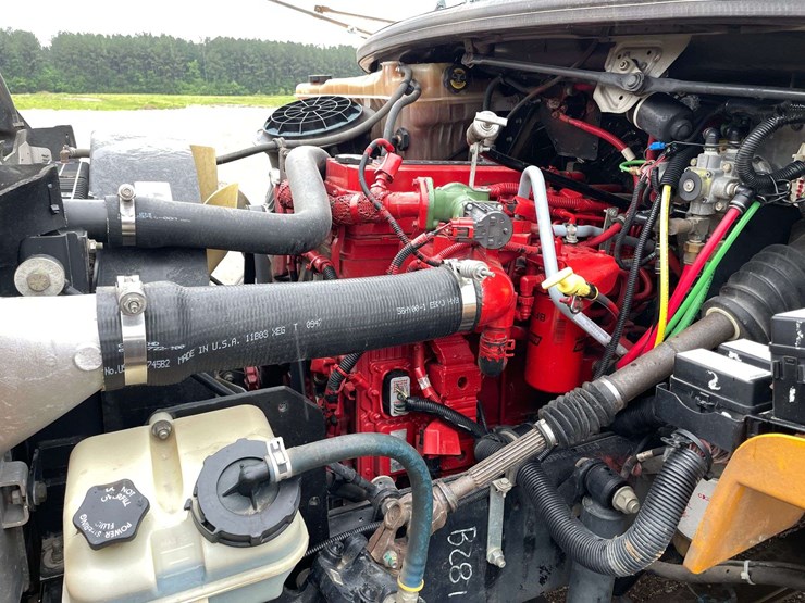 2012-freightliner-b2-image-7
