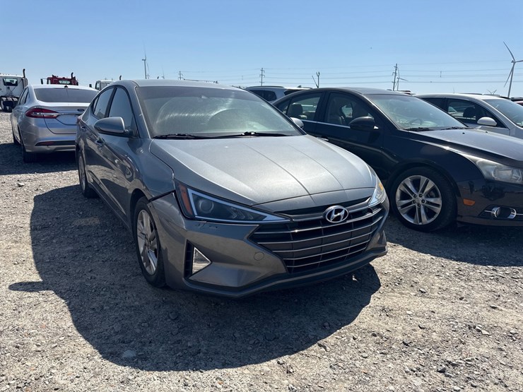 #42717-•-2019-hyundai-elantra-sedan-kmhd84lf4ku743043-inv#-42717-image-2