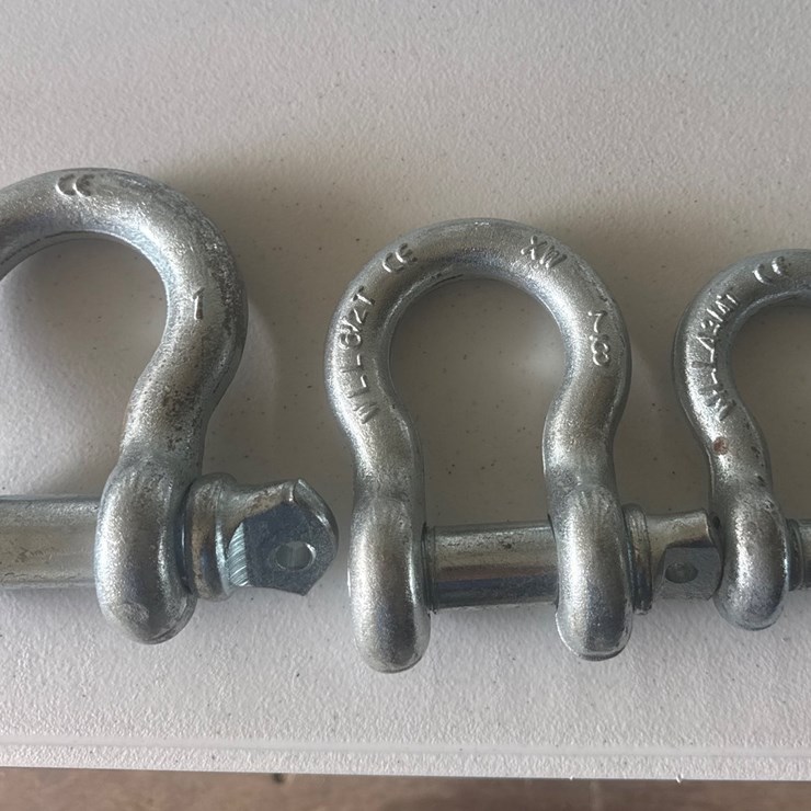#514 • Set of three heavy duty shackles