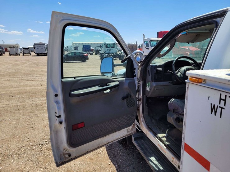 2007-ford-f550-image-14