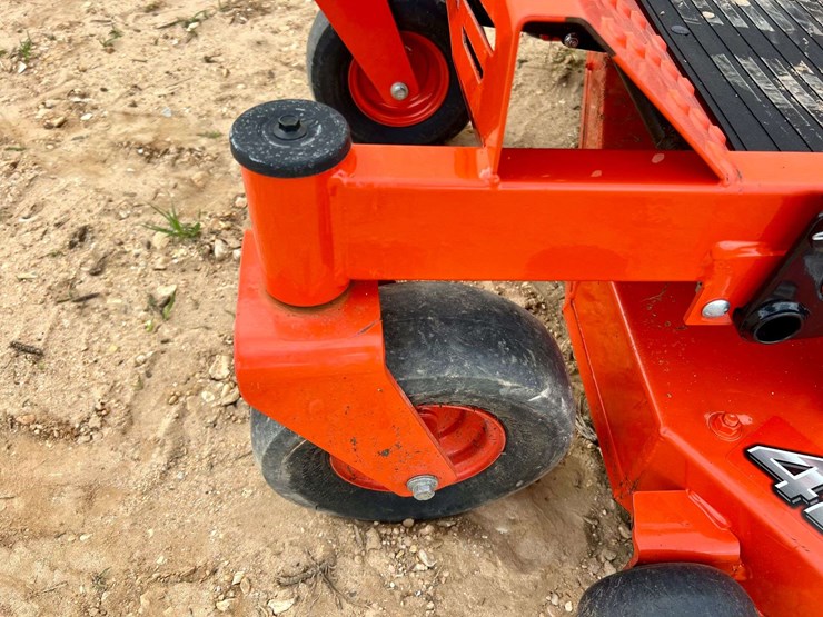 2022-kubota-z231kw-zero-turn-lawn-mower-(26-hours)-image-7