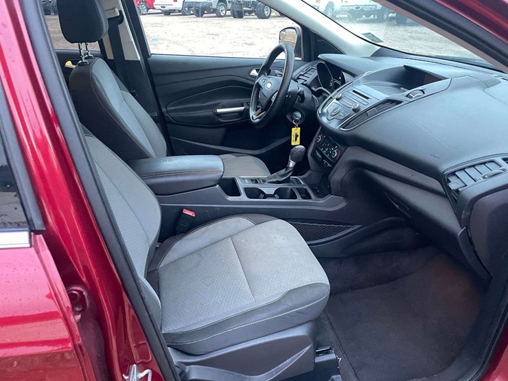 2017-ford-escape-se-image-18