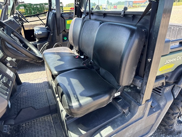 2023-john-deere-gator-image-16