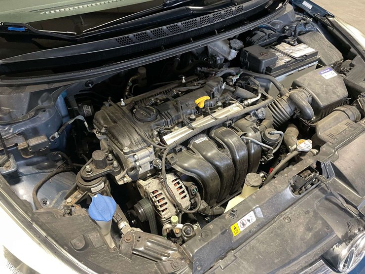 2016-hyundai-elantra-4-door-sedan-(99,032-miles)-wrecked-image-8