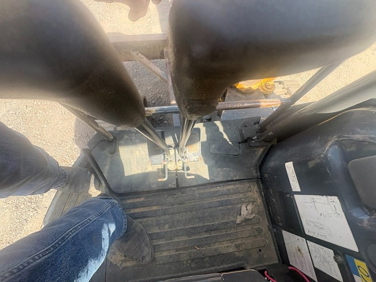new-holland-e50b-image-62
