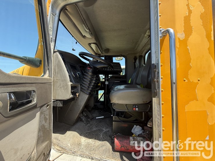 2016-kenworth-t300-image-8