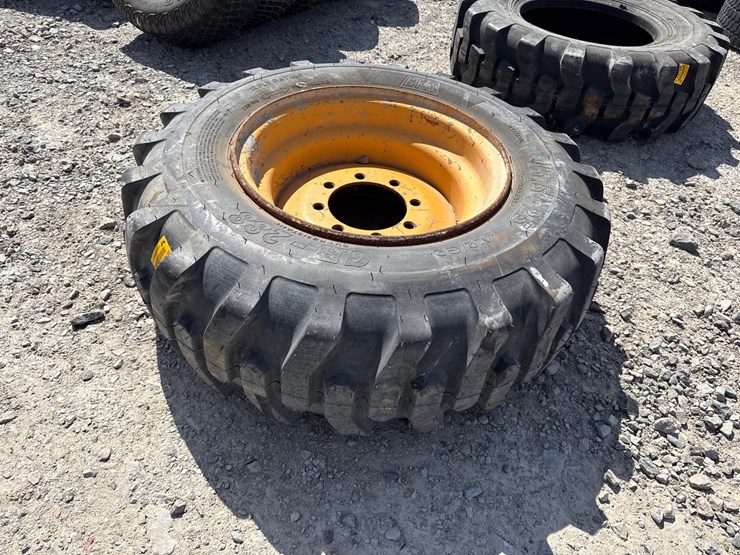 #42767-•-unused-15.5-25-tractor-tire-inv#-42767-image-1