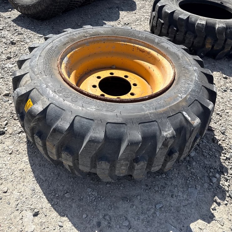 #42767 • Unused 15.5-25 Tractor Tire INV# 42767